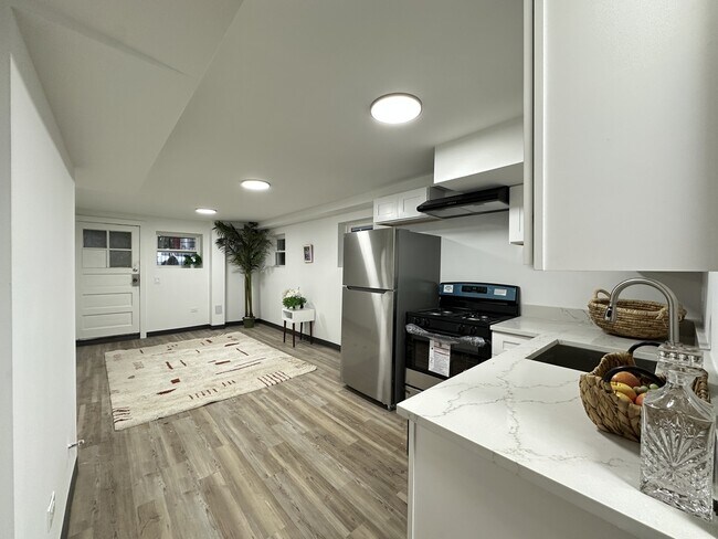 1634 N Whipple St unit 2, Chicago, IL 60647 - photo 5