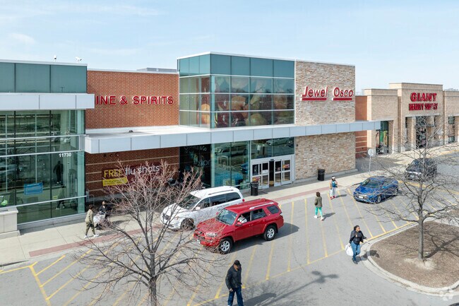 Jewel Osco is conveniently located in Morgan Park's Marshfield Plaza.