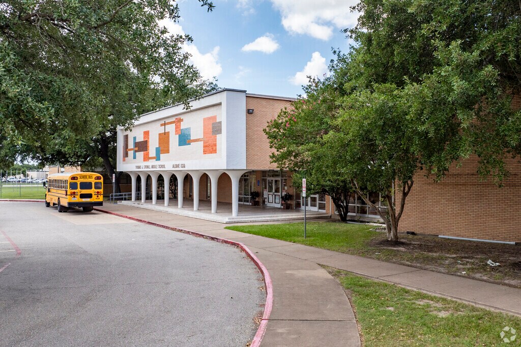 Stovall Middle School has a 15:1 student to teacher ratio.