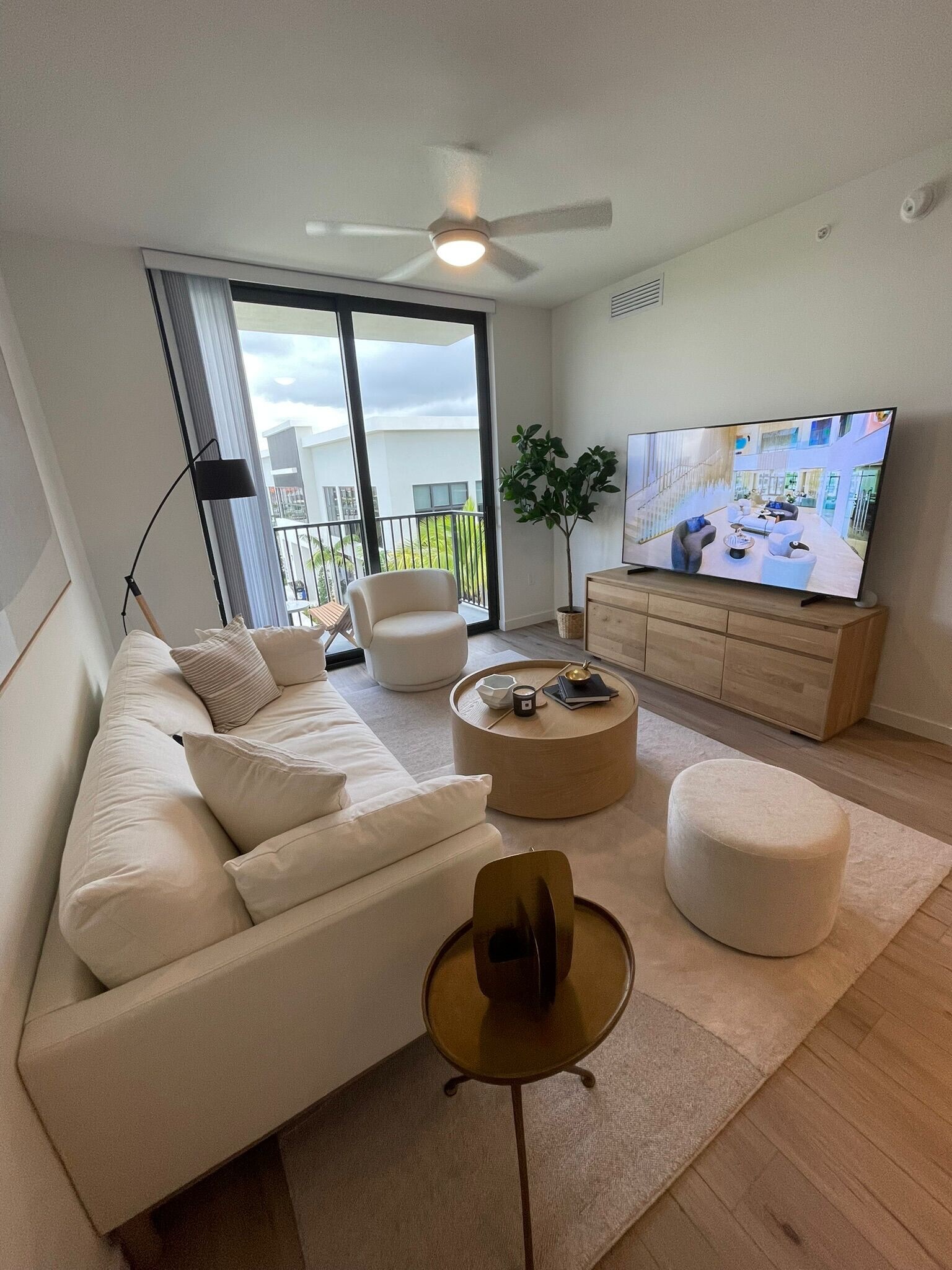 520 W 79th St unit C1, Hialeah, FL 33014 - photo 1