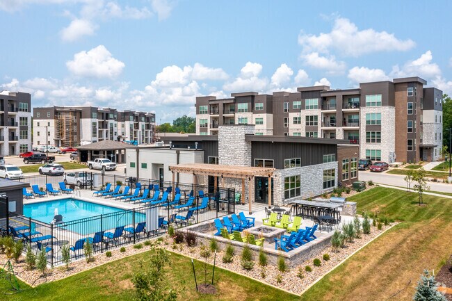 Clubhouse & Pool