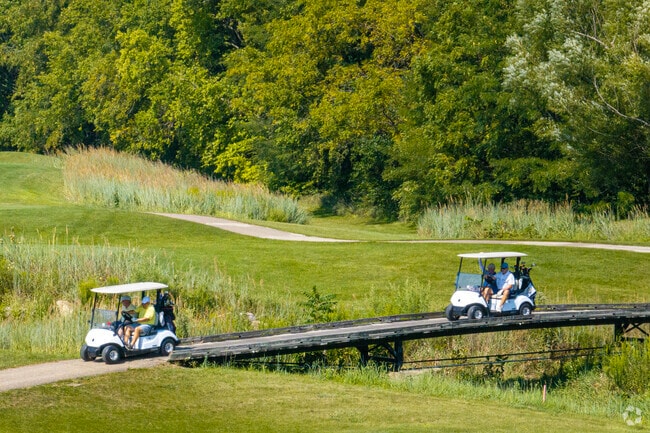 With two 18hole golf courses, Oakwoods residents have plenty of tee times available.