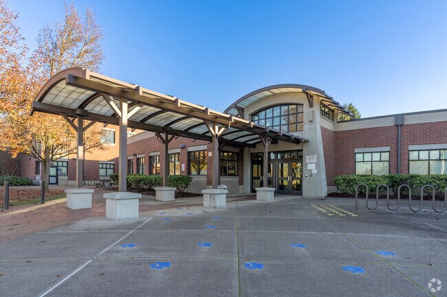 Salmon Creek Elementary School serves students in Knapp, Vancouver.