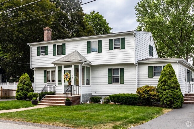 Colonial revival style home are common throughout Winnmere.