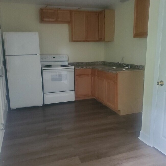 209 Vineland Dr unit 209 Vineland drive, Fayetteville, NC 28306 - photo 2