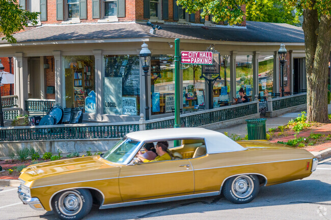 Located downtown St. Charles, Townhouse Books is an independent bookstore for all ages.