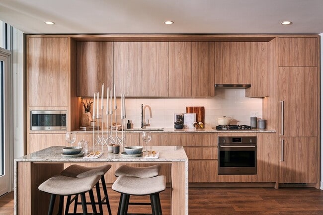 158 W Division St unit 1502, Chicago, IL 60610 - photo 2