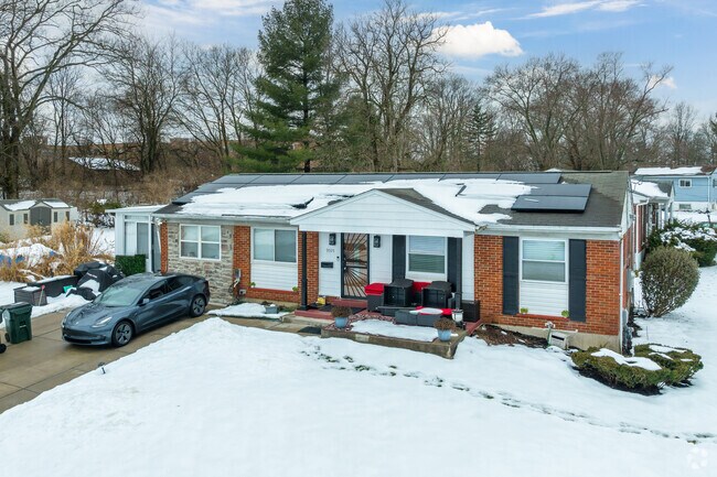 Ranch homes are found throughout Winton Lake.