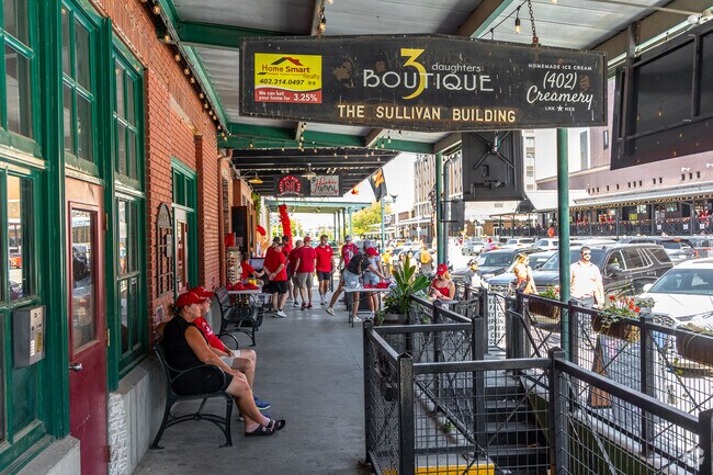 3 Daughters Boutique Lincoln offers a unique blend of women's fashion near Salt Valley View.