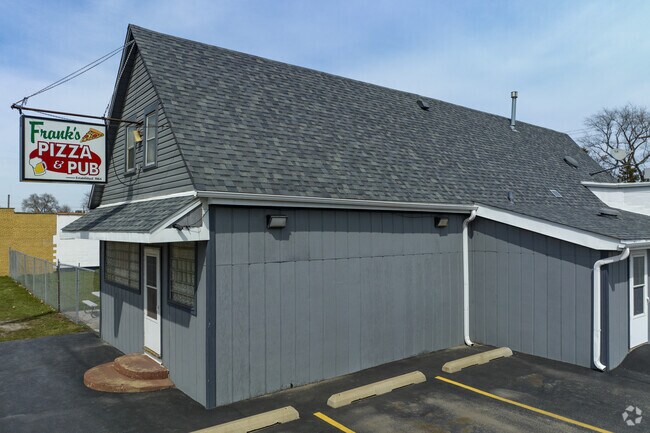 Franks Pizza serves up hot slices and American Pub Fare on Western Avenue