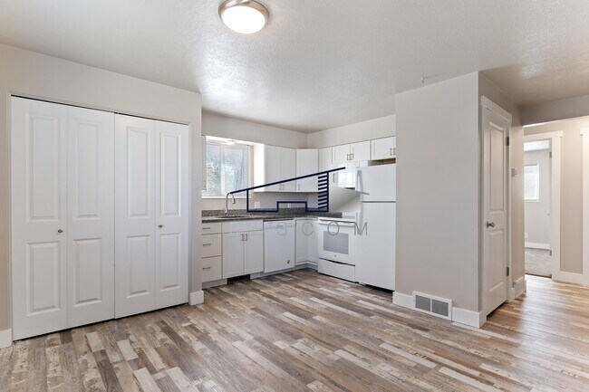 447 W 4900 S unit 3, Washington Terrace, UT 84405 - photo 6