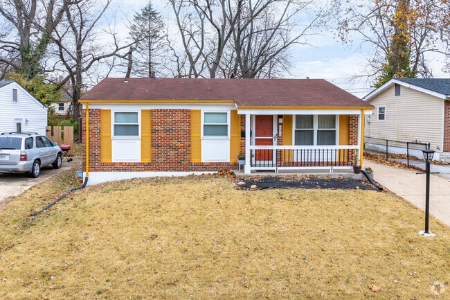 Some homes in the Castle Point neighborhood have beautiful accent colors.