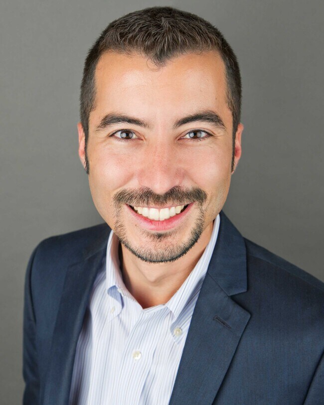 Agent Photo