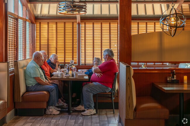 Groups will appreciate the cozy atmosphere of The Porterhouse, located near Ravina Park.