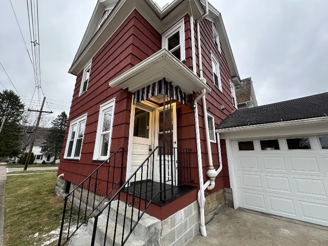 647 Liberty St, Franklin, PA 16323 - photo 3