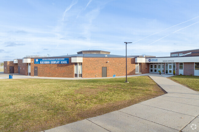 Malow Junior High School, Rankings & Reviews - Homes.com