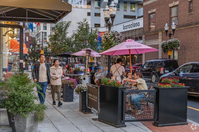 Summer Street in Downtown Stamford offers a great variety of restaurants for every occasion.
