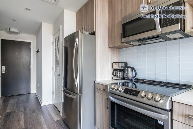 400 Army Navy Dr unit FL13-ID273, Arlington, VA 22202 - photo 6