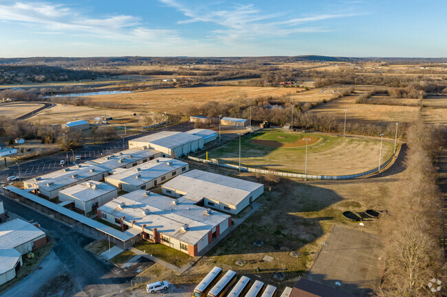 Mounds Elementary challenges students by offering an all-encompassing curriculum.
