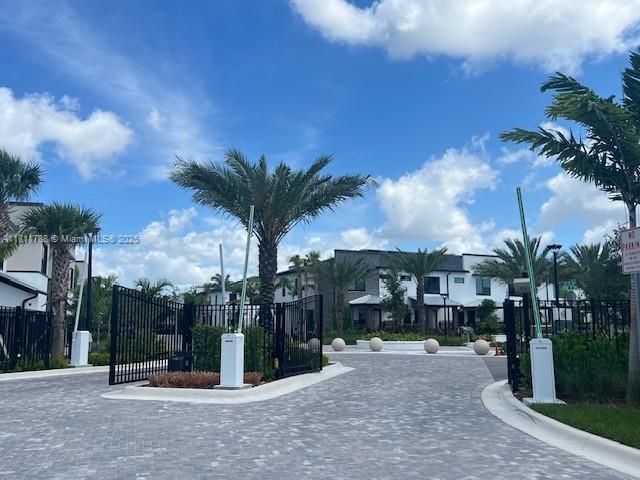 8362 NW 7th Place, Plantation, FL 33325 - photo 2