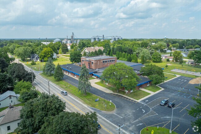 3rd and 4th graders in Delavan can attend Darien Elementary.