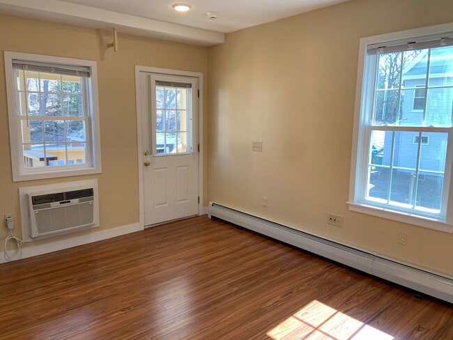 110 Ashburnham St unit 4, Fitchburg, MA 01420 - photo 2