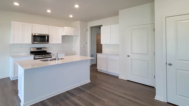 6453 Juniper Dr, Wonder Lake, IL 60097 - photo 3