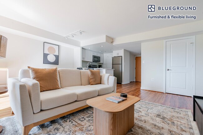 2500 Clarendon Blvd unit FL6-ID1128, Arlington, VA 22201 - photo 3