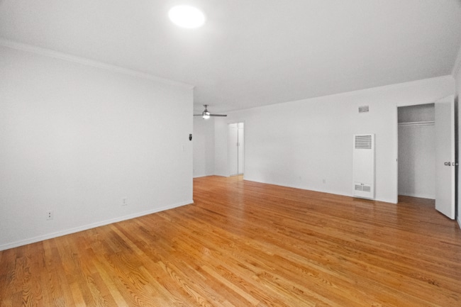 2001 N Beachwood Dr unit 10A, Los Angeles, CA 90068 - photo 2