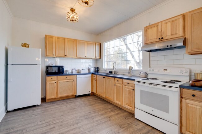 414 S Holladay Dr, Seaside, OR 97138 - photo 7