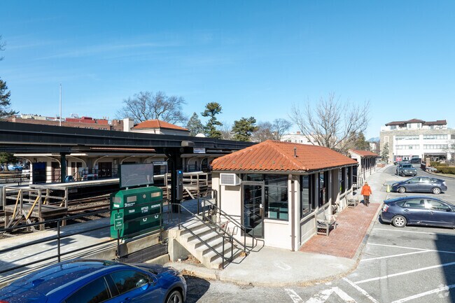 Lawrence Park residents can also choose to commute from Bronxville train station.
