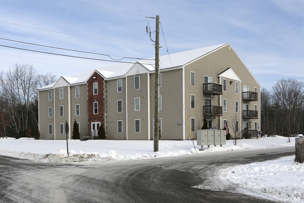 The Residences at Spaulding Place, Large 2 bed 1 bath modern apartment with W/D Hook ups., Rochester, NH 03868 - photo 1