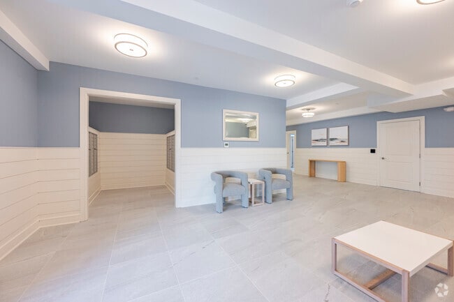 410 Washington Ave - Lobby