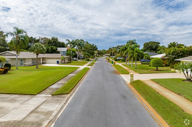 The clean quiet streets of Bayou Club.