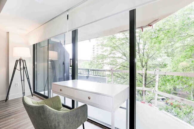 1550 Clarendon Blvd unit FL4-ID1024646P, Arlington, VA 22209 - photo 3