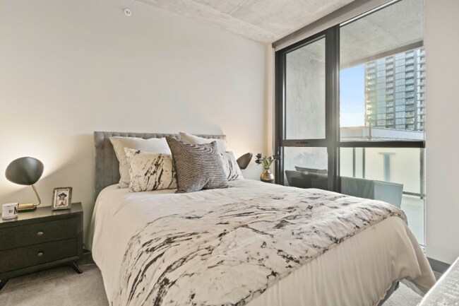 1349 W Lake St, Chicago, IL 60607 - photo 4