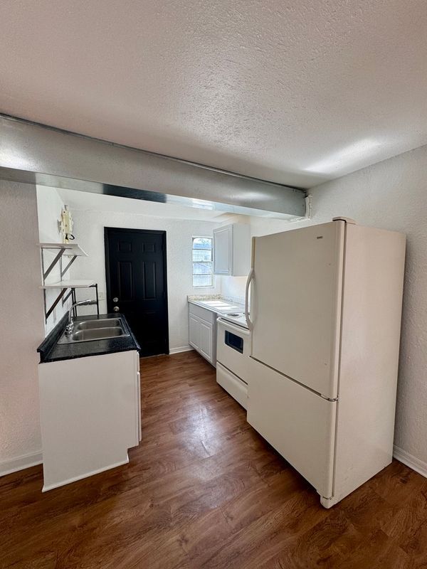 929 W 27th St, Jacksonville, FL 32209 - photo 4