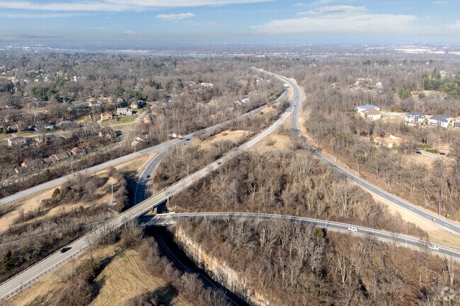 The Crossgate neighborhood is close to the Watterson Expressway and Interstate 71.
