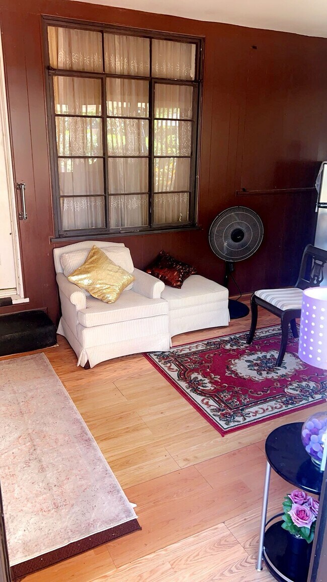 4751 Sunnyslope Ave unit GUESTHOUSE for rent, Sherman Oaks, CA 91423 - photo 6