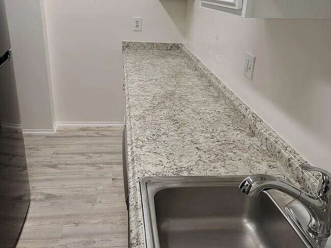 Marina Towers unit 313, Alexandria, VA 22314 - photo 5