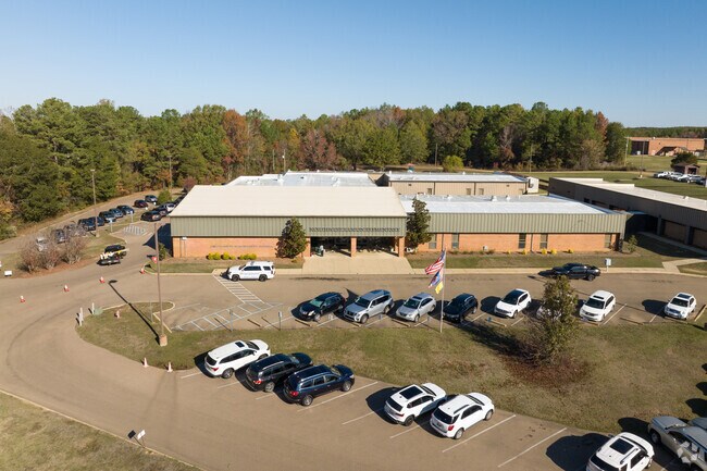 Northwest Rankin Elementary School, located in Flowood, MS, educates 490 students in grades K-5.
