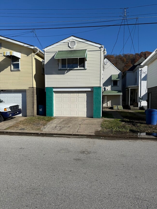 1109 Garfield St unit Garage Apartment, McMechen, WV 26040 - photo 4