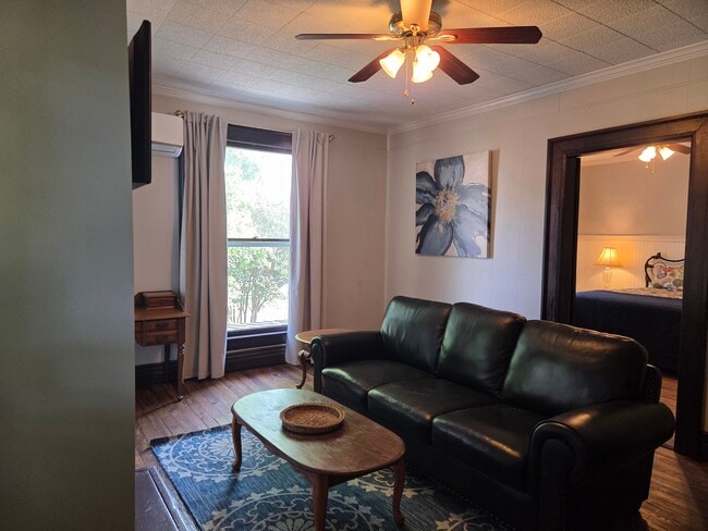 403 W Flower St unit A, Pulaski, TN 38478 - photo 2