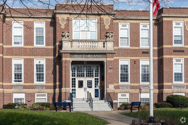 The MacFarland Intermediate School educates students in grades 3-5.