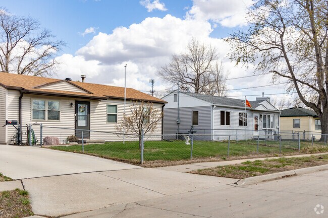 Homes in the Stan Bahnsen Park neighborhood have small yards and a detached garage.