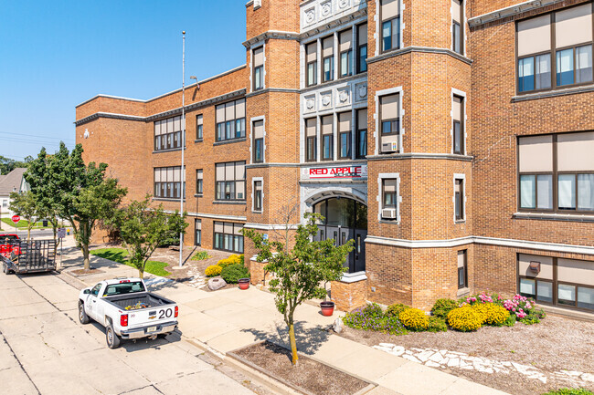 Red Apple Elementary School is part of the Racine Unified School District.