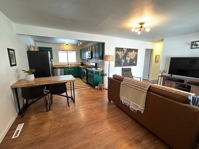 120 Everett Dr, Colorado Springs, CO 80911 - photo 3