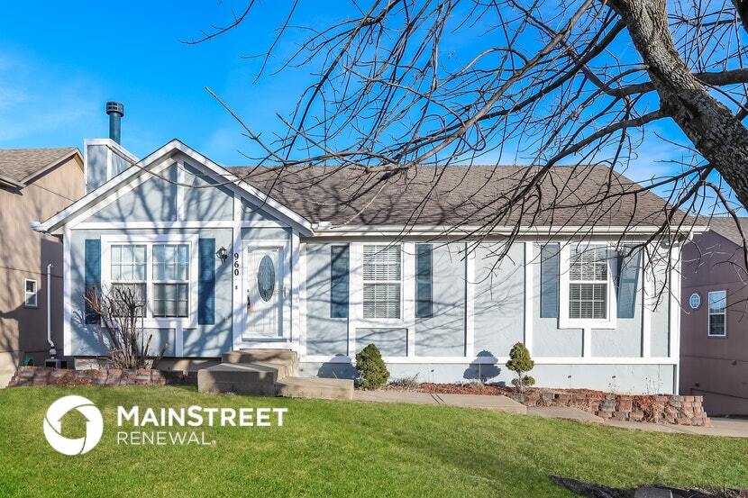 960 N Walnut St, Olathe, KS 66061 - photo 1