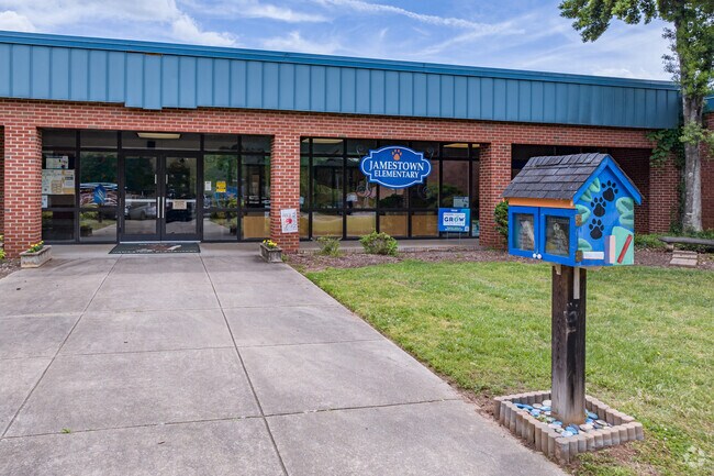 Jamestown Elementary receives a B- on Niche.