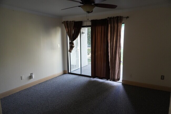 6518 Embarcadero Dr unit 13, Stockton, CA 95219 - photo 5